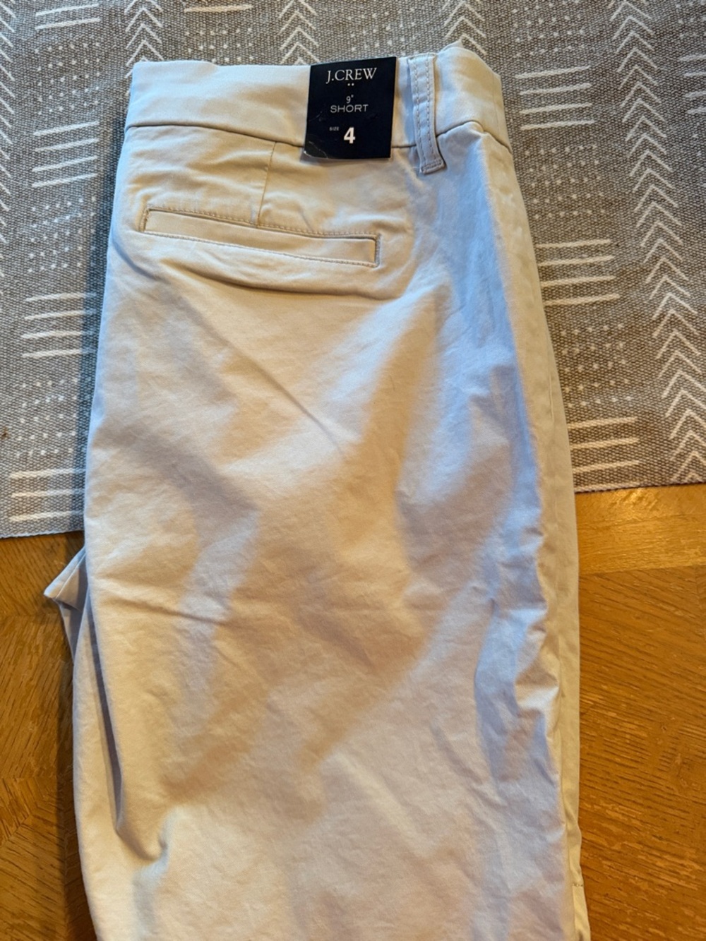 J. Crew Women’s 9” Khaki Flat-Front Cotton Shorts. Size 4 - Picture 3 of 5